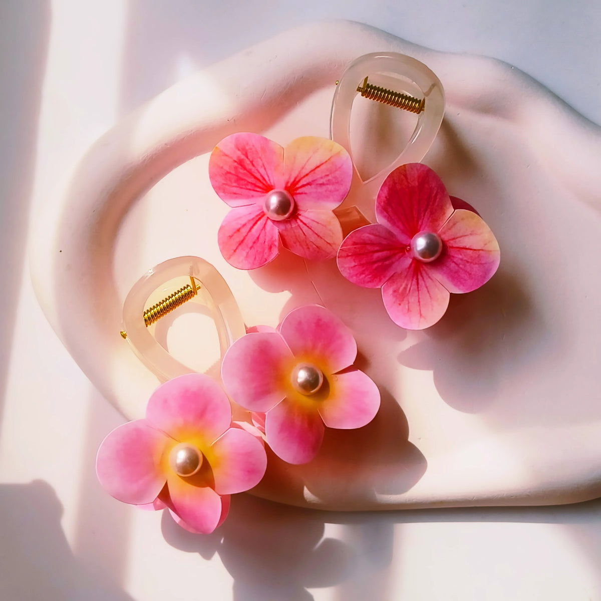 Cutest Flower Clutcher
