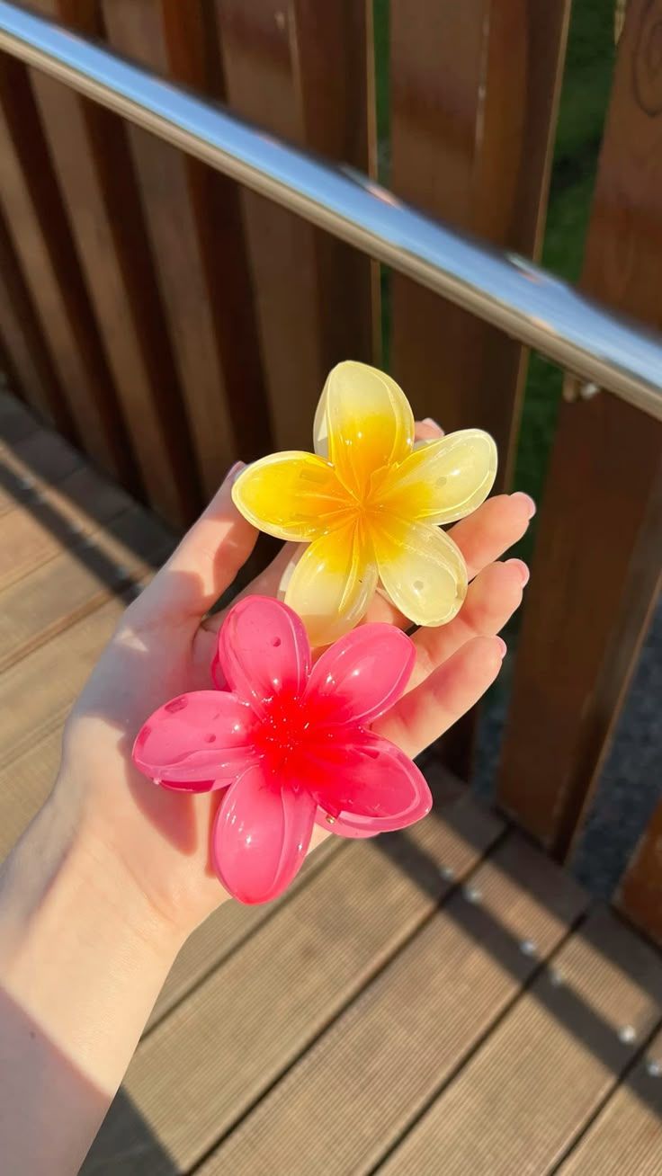Cute Flower Clutcher