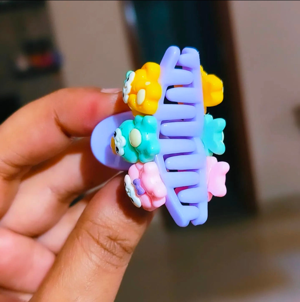 Cute Small Claw Clutcher