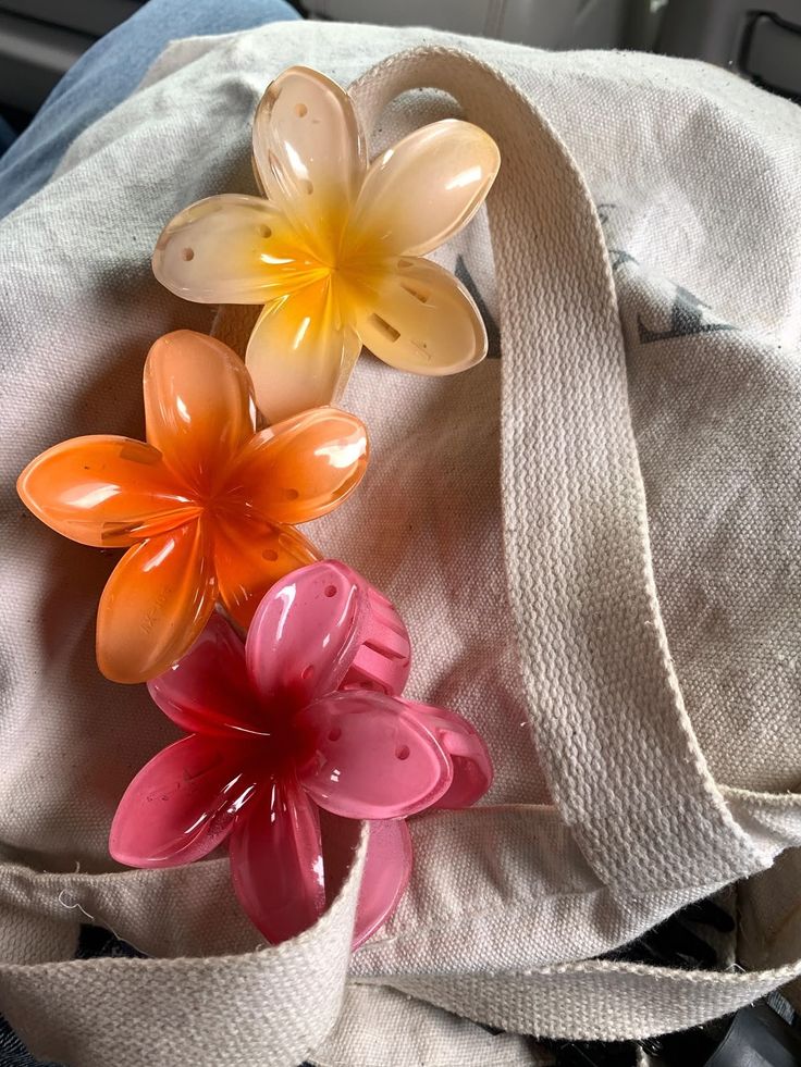 Cute Flower Clutcher