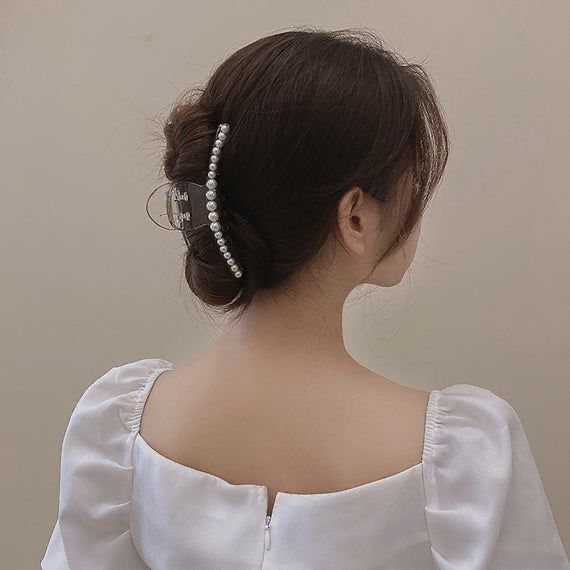 Beautiful pearl clutcher