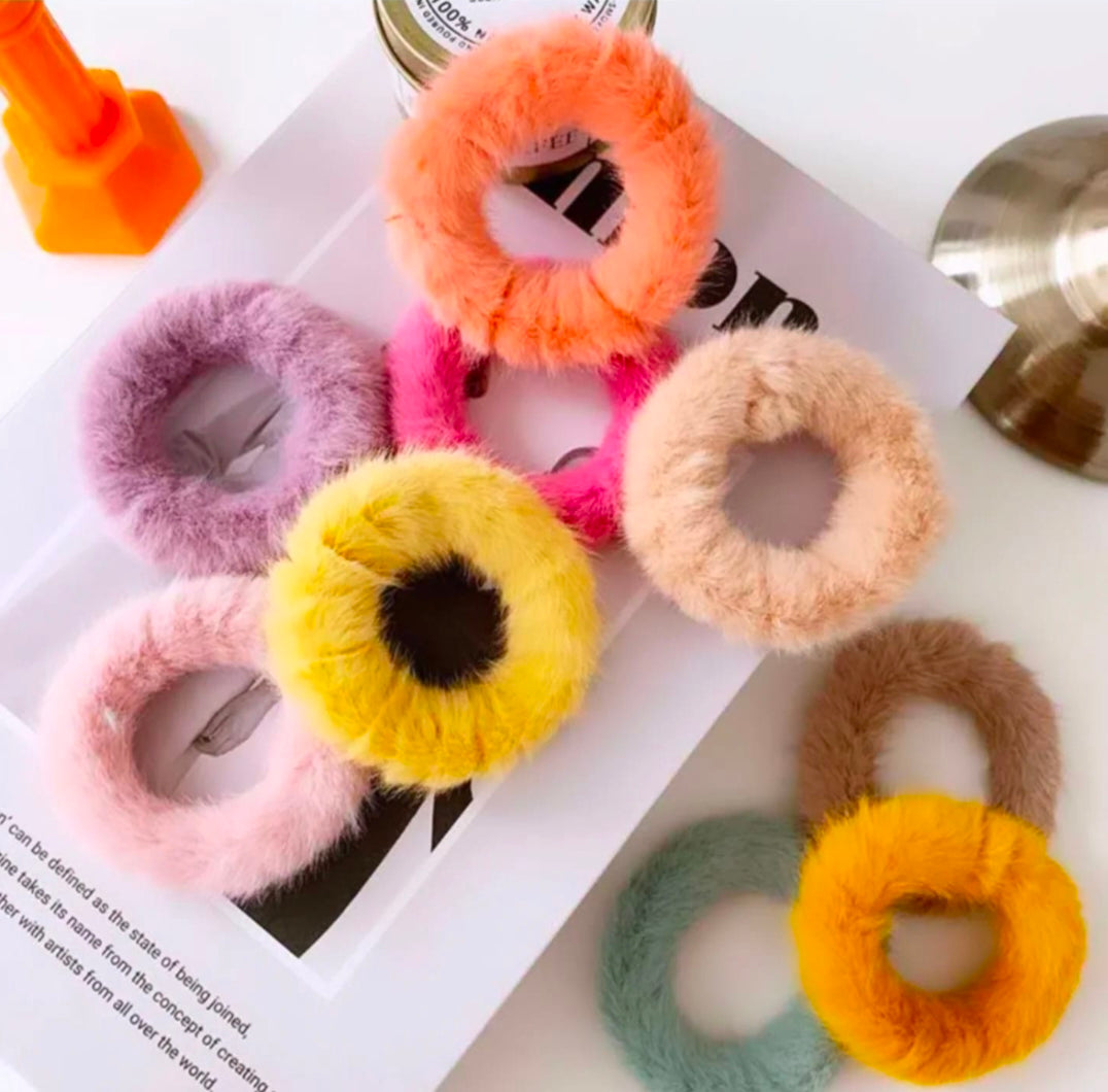 5 pieces fur small Scrunchies