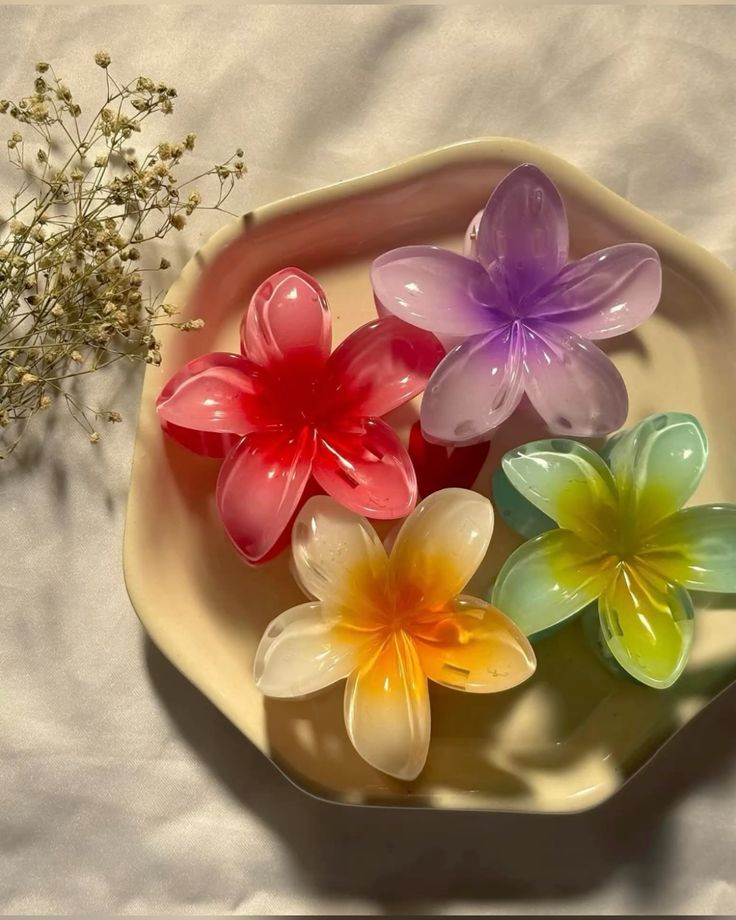 Cute Flower Clutcher