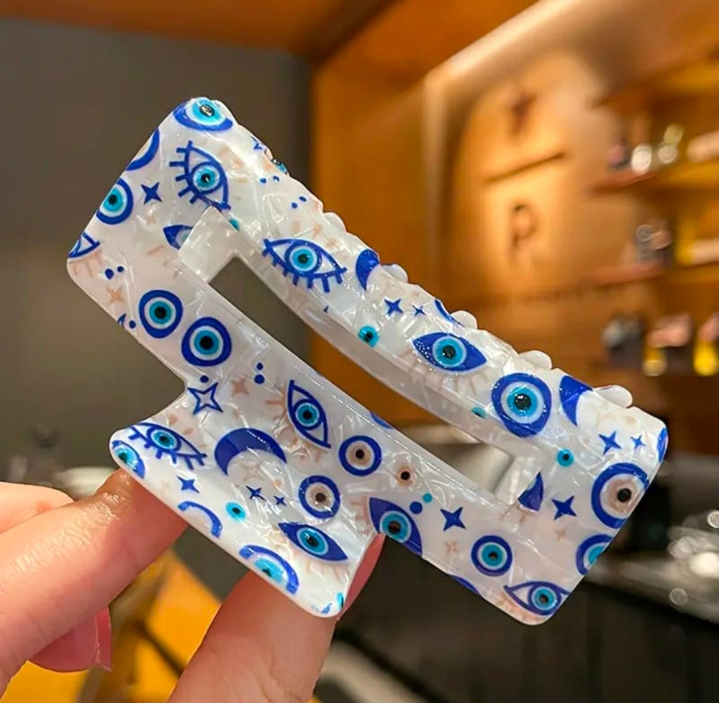Evil eye Clutcher