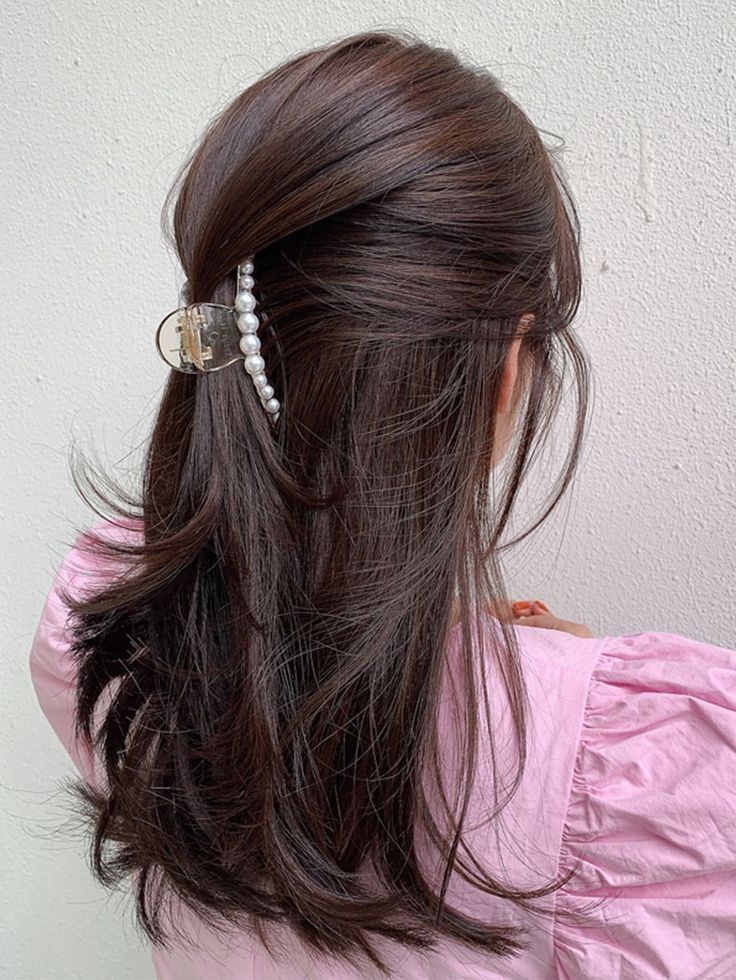 Beautiful pearl clutcher