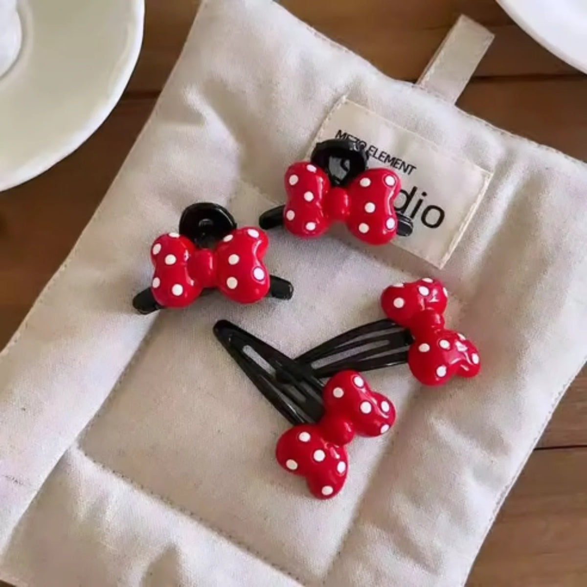 One pair Mickey Claw