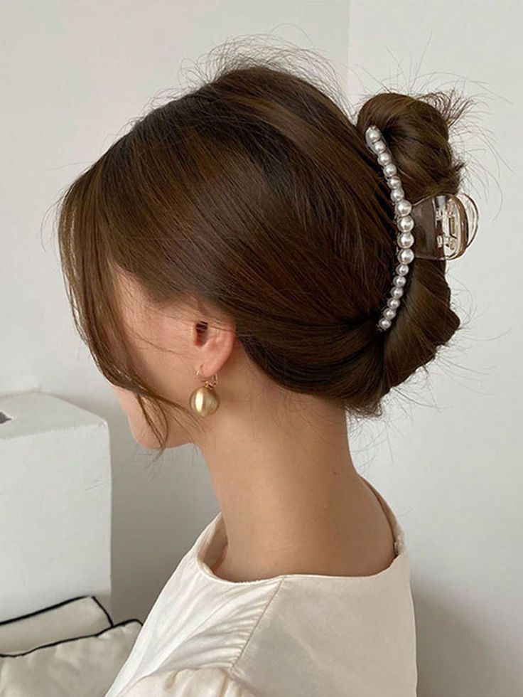 Beautiful pearl clutcher