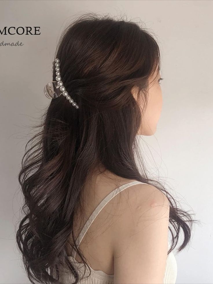 Beautiful pearl clutcher
