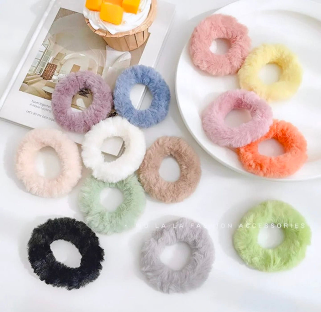 5 pieces fur small Scrunchies