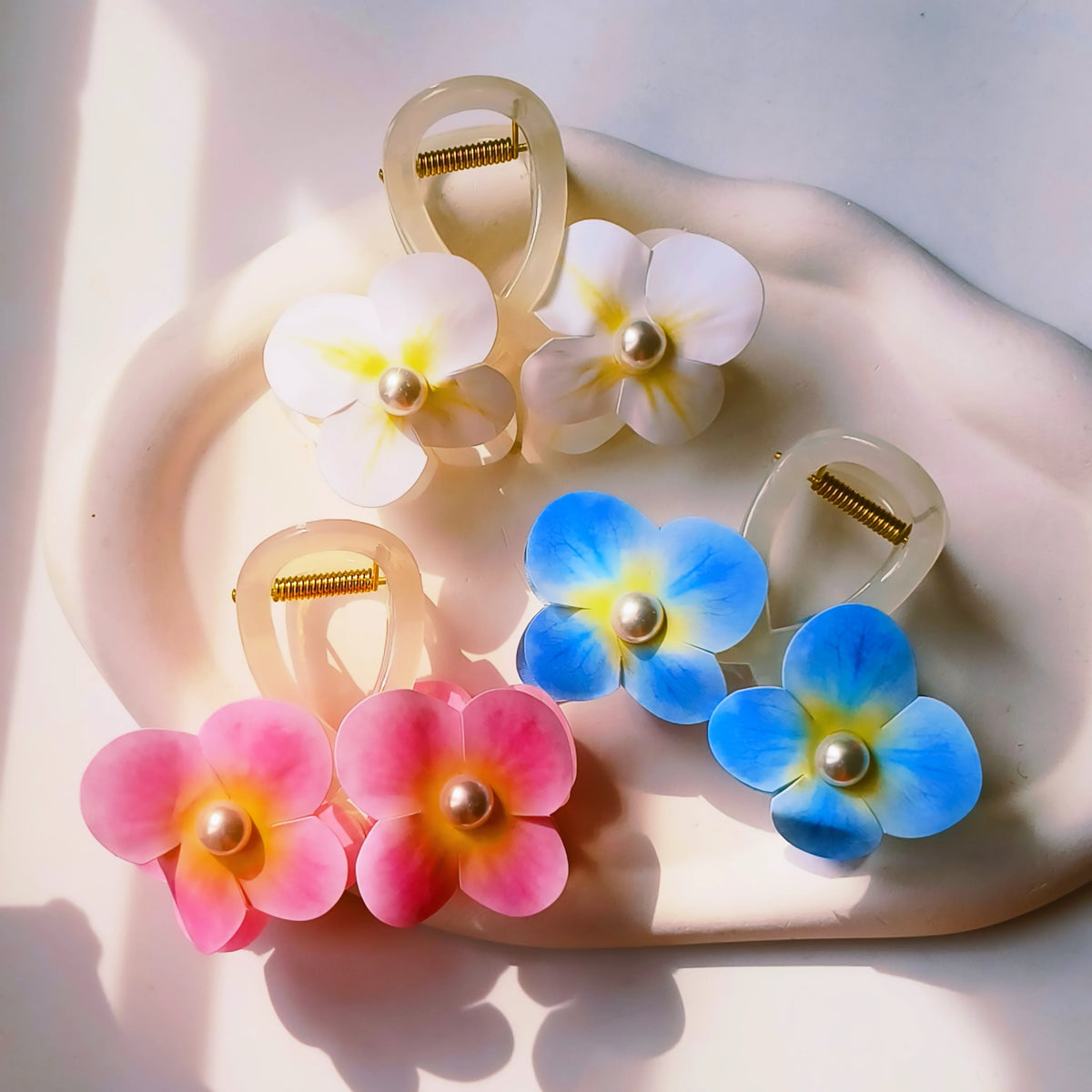 Cutest Flower Clutcher