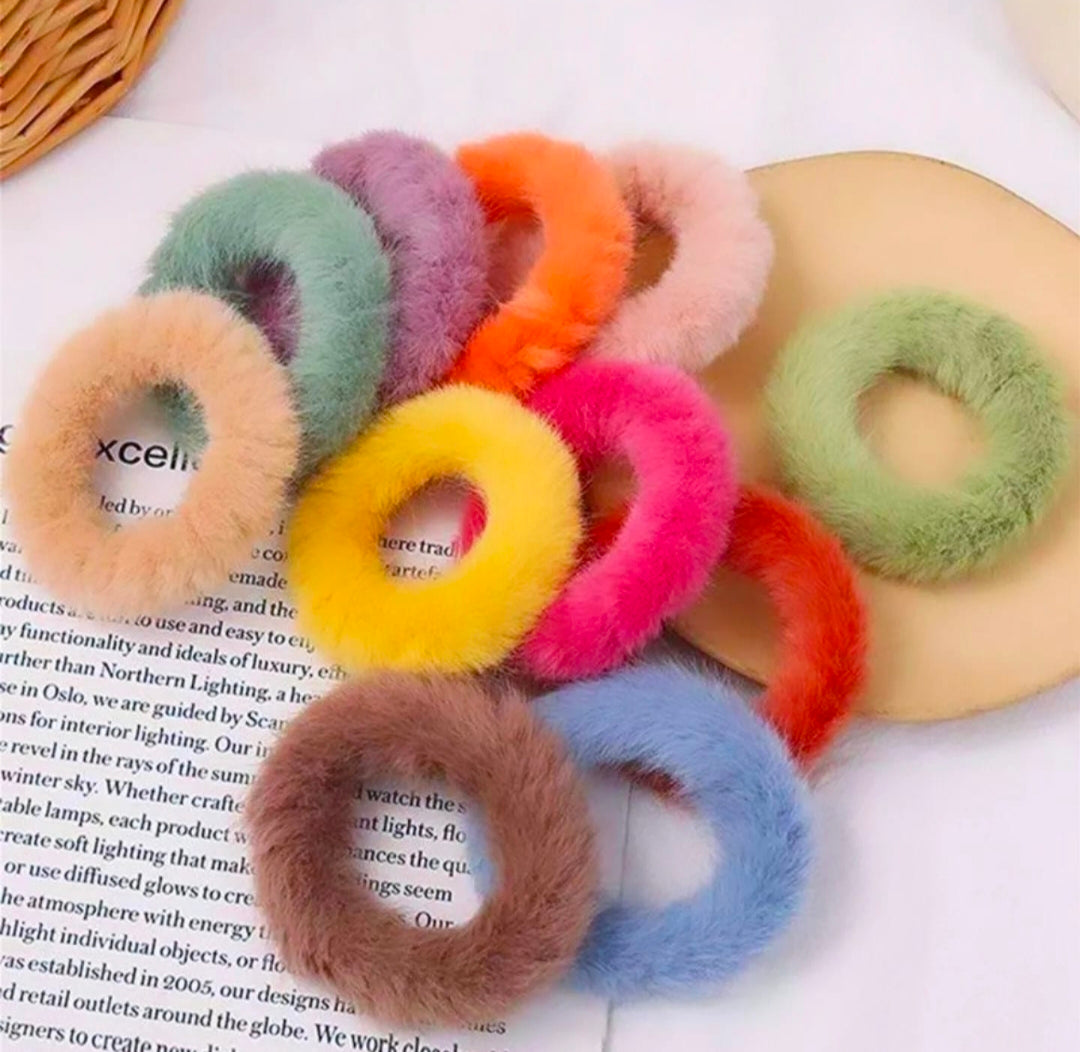 5 pieces fur small Scrunchies