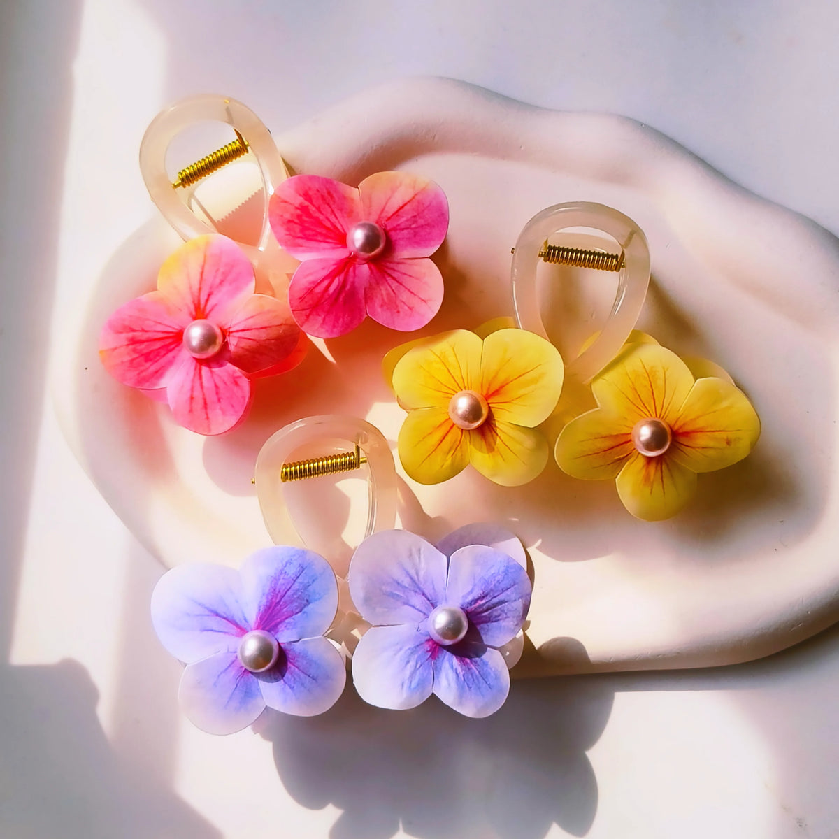 Cutest Flower Clutcher