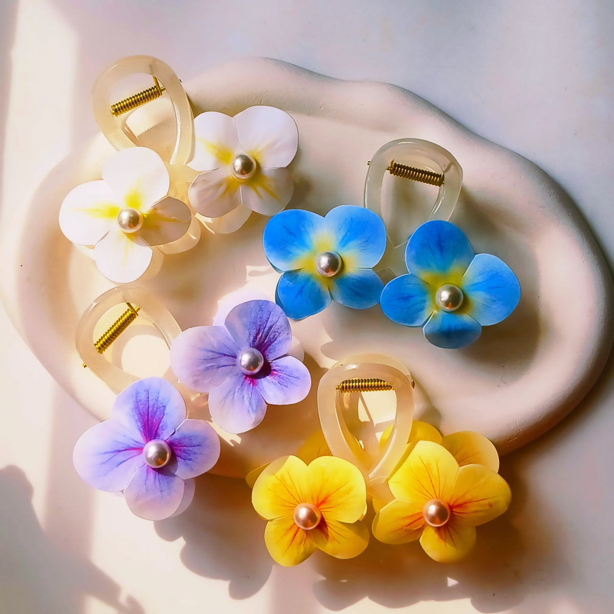 Cutest Flower Clutcher